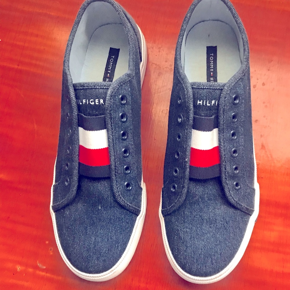 Tommy Hilfiger sneakers 8.5 medium